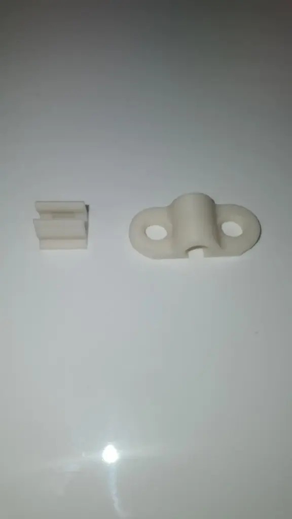 [RA-RER4-0056-B] Attache barre capot 4L (Blanc)